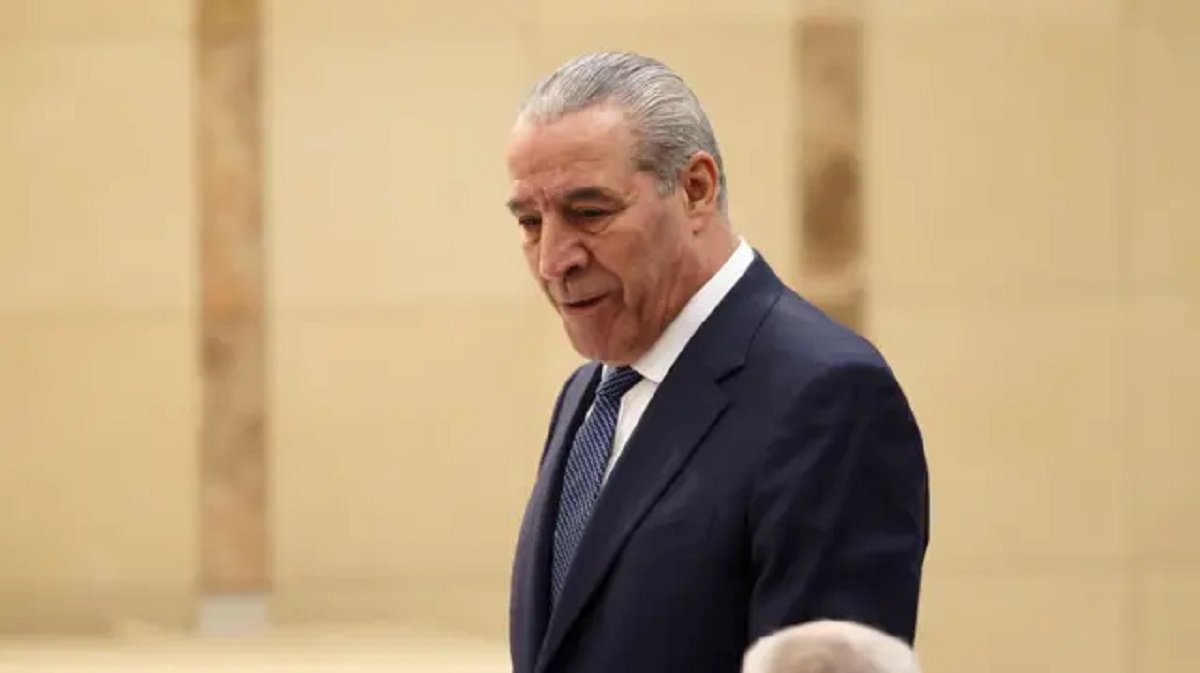 الشيخ يصل القاهرة لإجراء مشاورات حول آخر التطورات بعد وقف الحرب